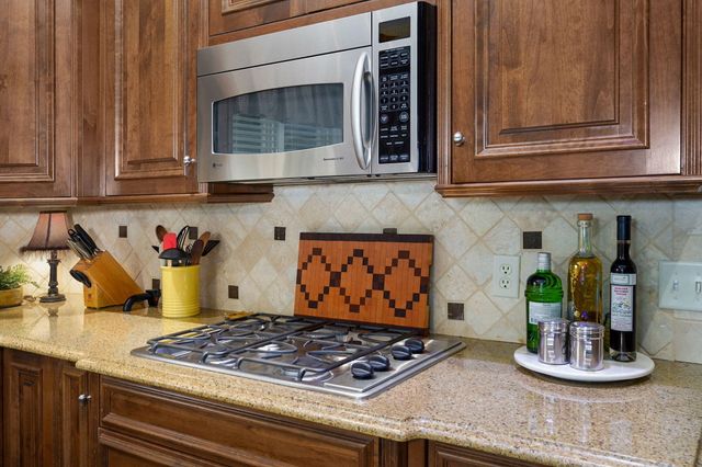 3901 E Villa Way, Springfield, MO 65809