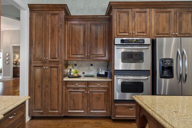 3901 E Villa Way, Springfield, MO 65809