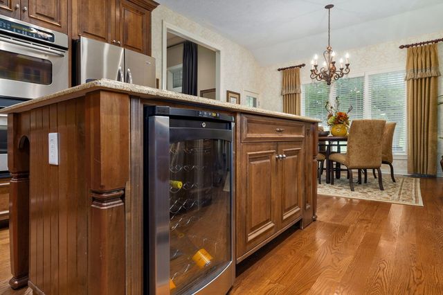 3901 E Villa Way, Springfield, MO 65809