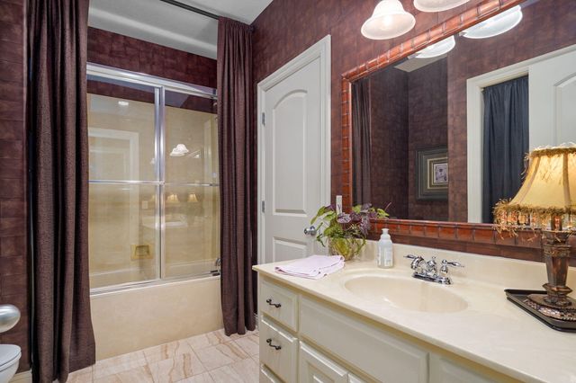 3901 E Villa Way, Springfield, MO 65809