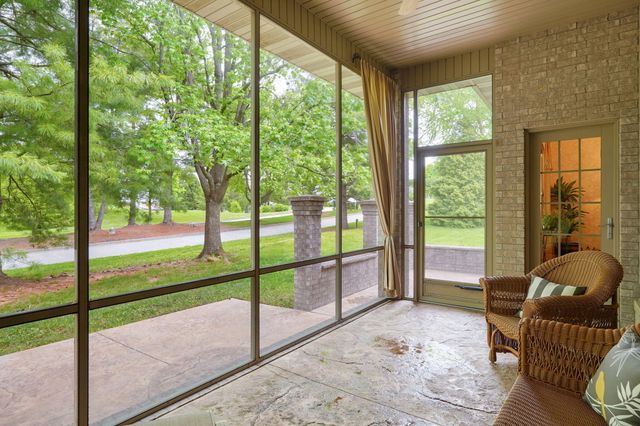 3901 E Villa Way, Springfield, MO 65809