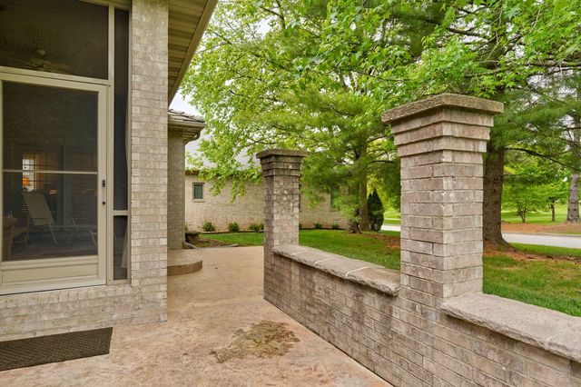 3901 E Villa Way, Springfield, MO 65809