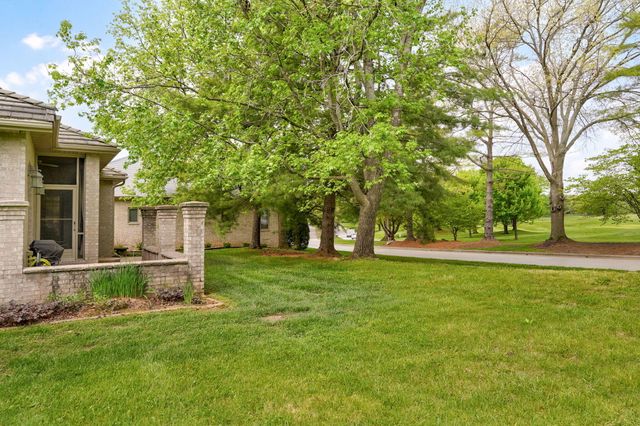 3901 E Villa Way, Springfield, MO 65809