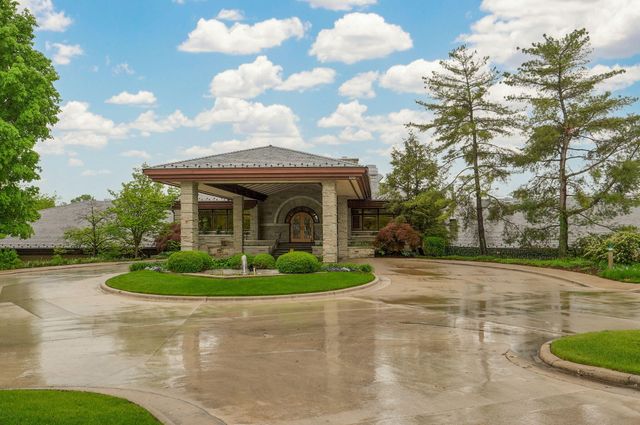 3901 E Villa Way, Springfield, MO 65809
