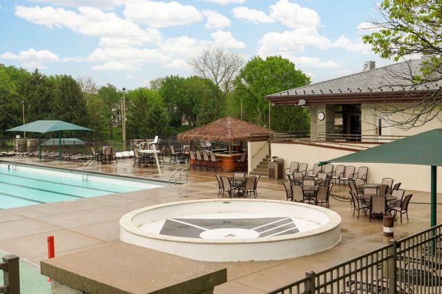 3901 E Villa Way, Springfield, MO 65809
