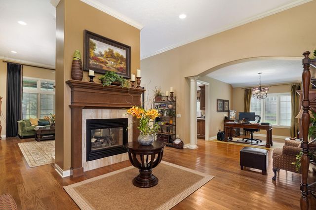 3901 E Villa Way, Springfield, MO 65809