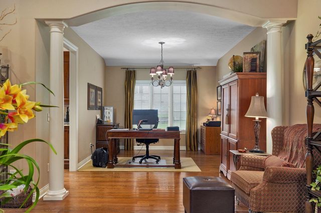 3901 E Villa Way, Springfield, MO 65809
