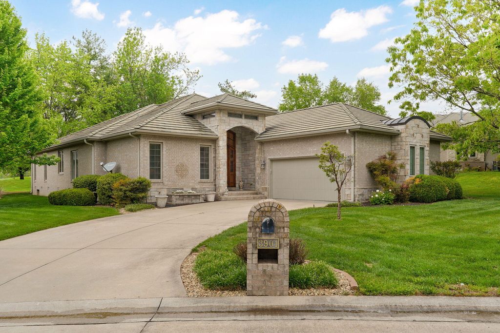 3901 E Villa Way, Springfield, MO 65809