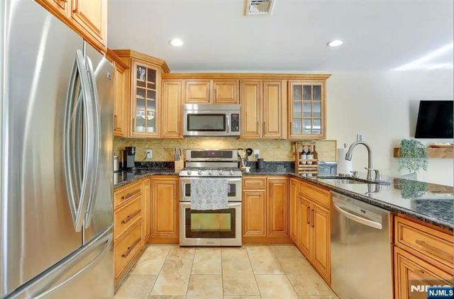 1 Arnold Palmer Court, Vernon, NJ 07462