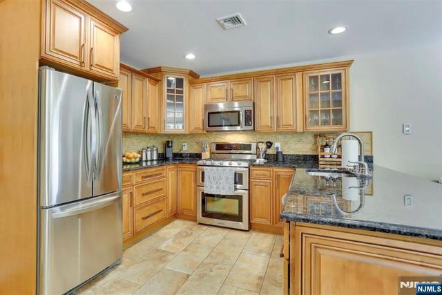 1 Arnold Palmer Court, Vernon, NJ 07462