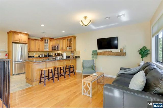 1 Arnold Palmer Court, Vernon, NJ 07462