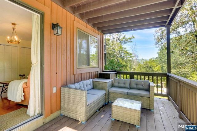 1 Arnold Palmer Court, Vernon, NJ 07462