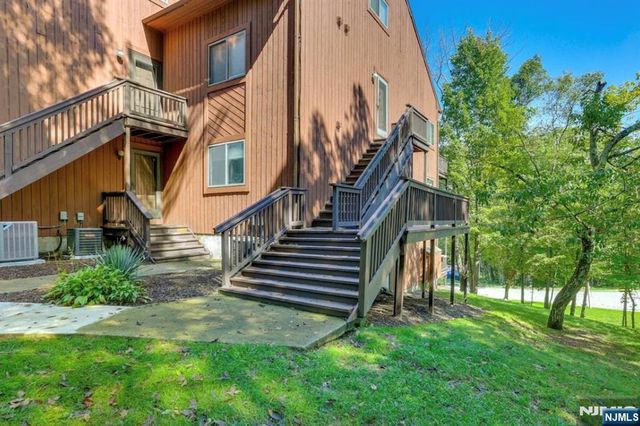 1 Arnold Palmer Court, Vernon, NJ 07462