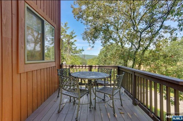 1 Arnold Palmer Court, Vernon, NJ 07462