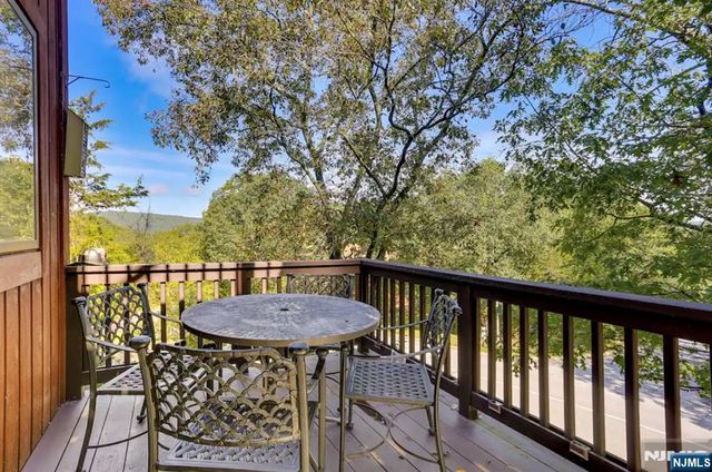 1 Arnold Palmer Court, Vernon, NJ 07462