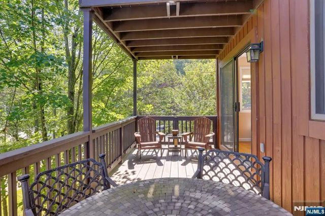 1 Arnold Palmer Court, Vernon, NJ 07462