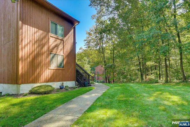 1 Arnold Palmer Court, Vernon, NJ 07462