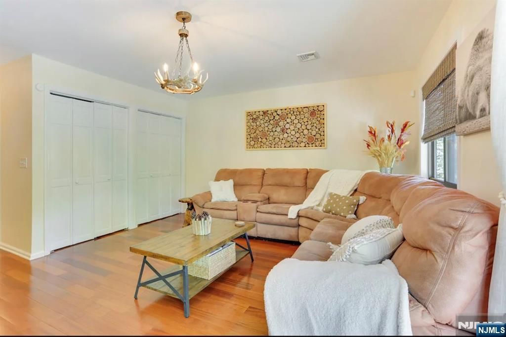 1 Arnold Palmer Court, Vernon, NJ 07462