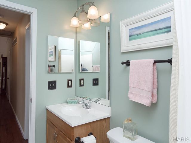 1233 Newport Landing Drive, Fenton, MO 63026