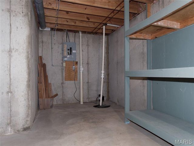 1233 Newport Landing Drive, Fenton, MO 63026