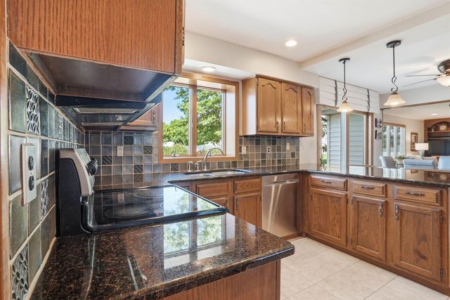 1984 Chickadee Court, Waterloo, IA 50701
