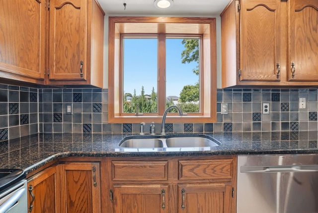 1984 Chickadee Court, Waterloo, IA 50701