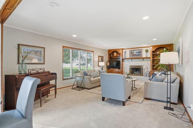1984 Chickadee Court, Waterloo, IA 50701