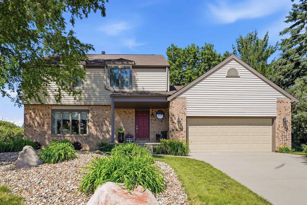 1984 Chickadee Court, Waterloo, IA 50701