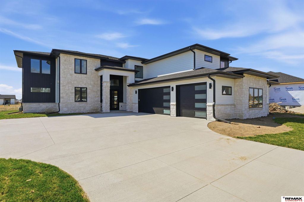 3659 Wilderness Hills Boulevard, Lincoln, NE 68516