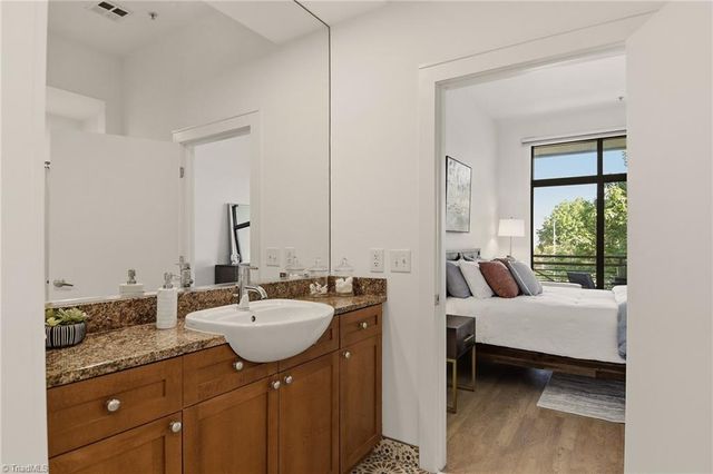 810 W 4th Street 414, Winston-salem, NC 27101