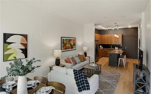 810 W 4th Street 414, Winston-salem, NC 27101