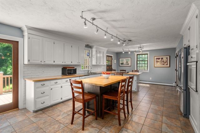 128 Fruit St, Hopkinton, MA 01748