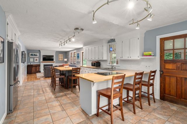 128 Fruit St, Hopkinton, MA 01748
