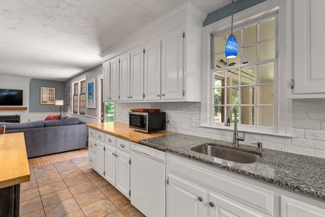 128 Fruit St, Hopkinton, MA 01748
