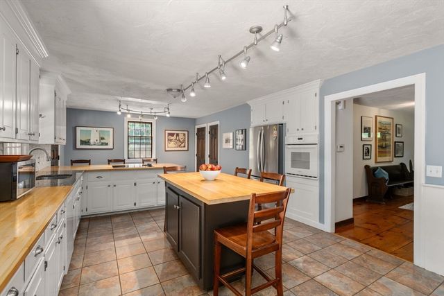 128 Fruit St, Hopkinton, MA 01748