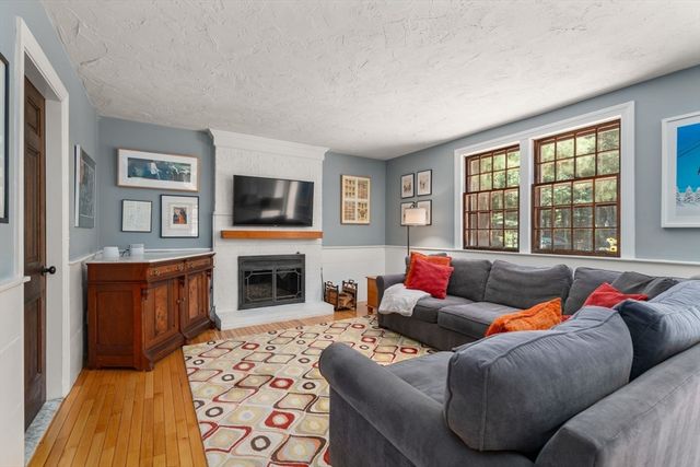 128 Fruit St, Hopkinton, MA 01748