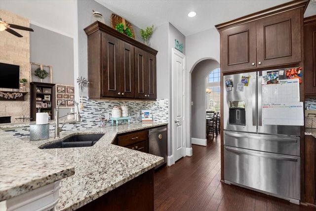 231 N Waterstone Drive, Montgomery, TX 77356