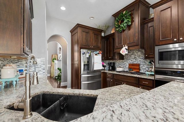 231 N Waterstone Drive, Montgomery, TX 77356