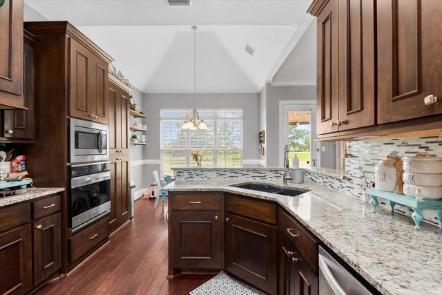 231 N Waterstone Drive, Montgomery, TX 77356