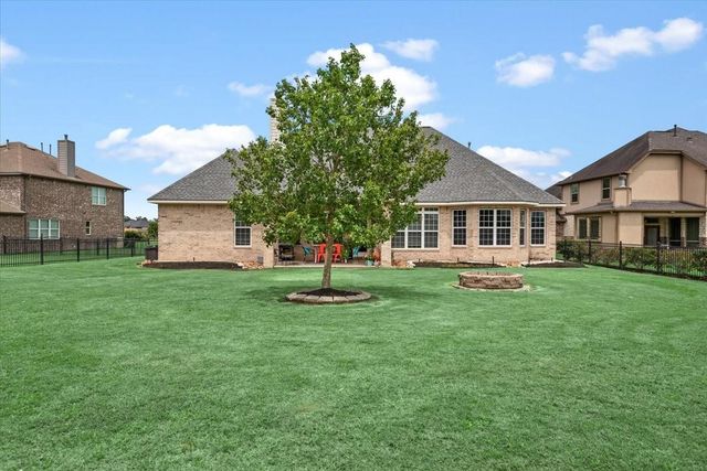 231 N Waterstone Drive, Montgomery, TX 77356