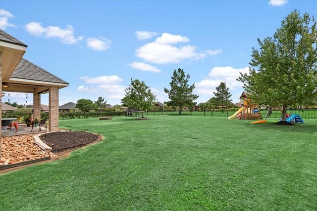 231 N Waterstone Drive, Montgomery, TX 77356