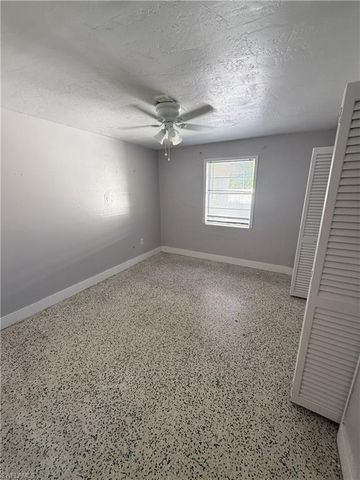 3955 Seminole AVE, Fort Myers, FL 33916