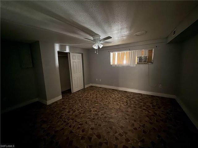 3955 Seminole AVE, Fort Myers, FL 33916