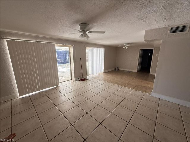 3955 Seminole AVE, Fort Myers, FL 33916