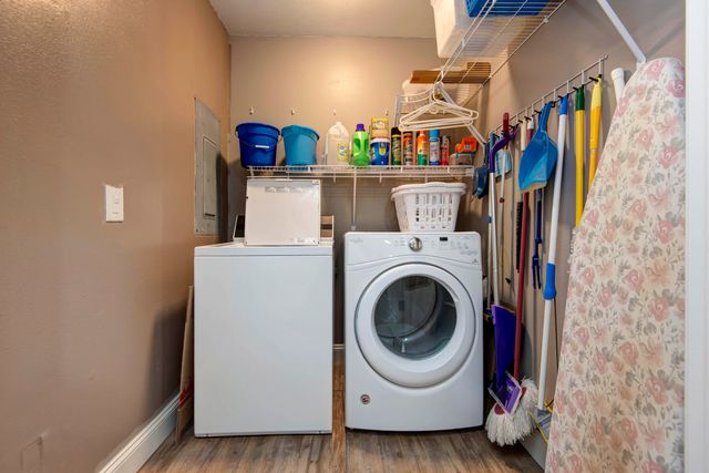 1300 E Bain Street, Ozark, MO 65721