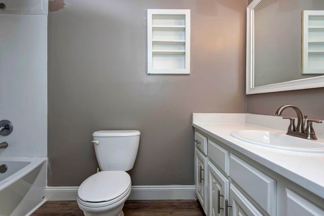 1300 E Bain Street, Ozark, MO 65721