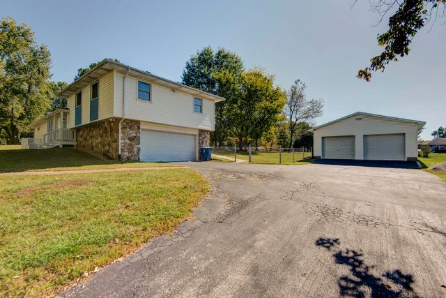 1300 E Bain Street, Ozark, MO 65721