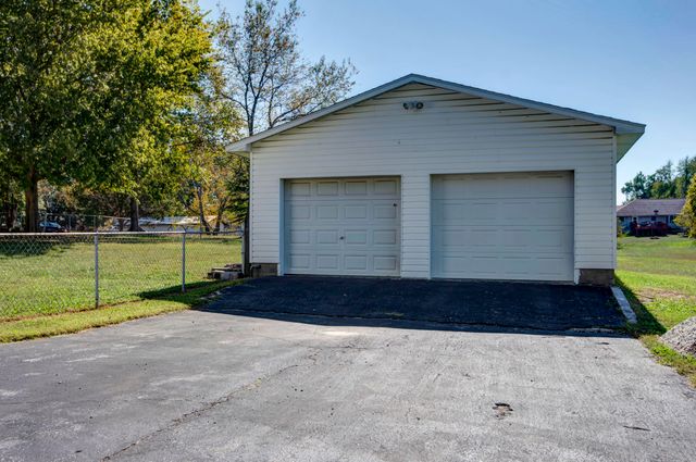 1300 E Bain Street, Ozark, MO 65721