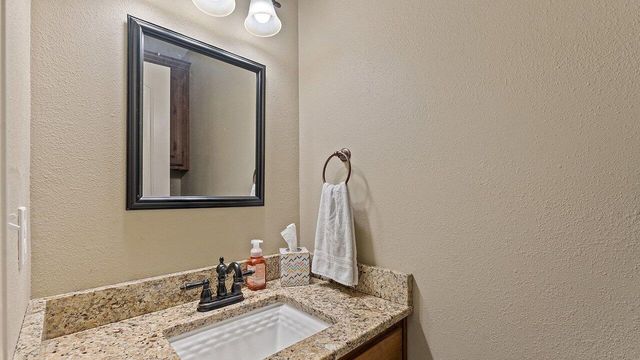 11074 Iris Road, Neosho, MO 64850