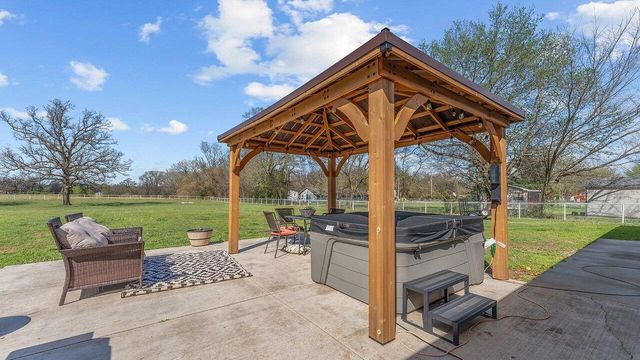 11074 Iris Road, Neosho, MO 64850